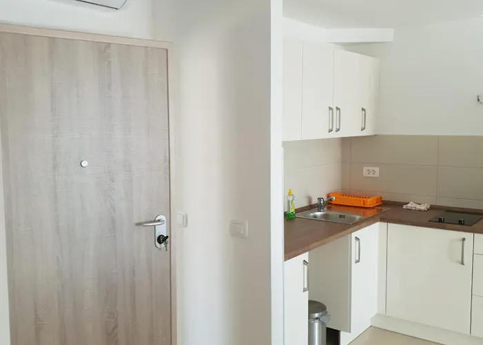 The View For The Vacation. 4+1