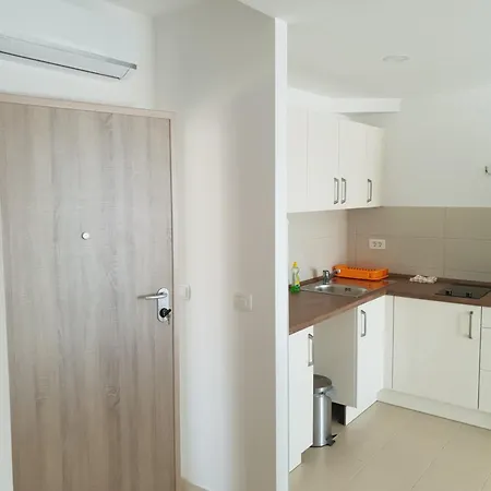 The View For The Vacation. 4+1