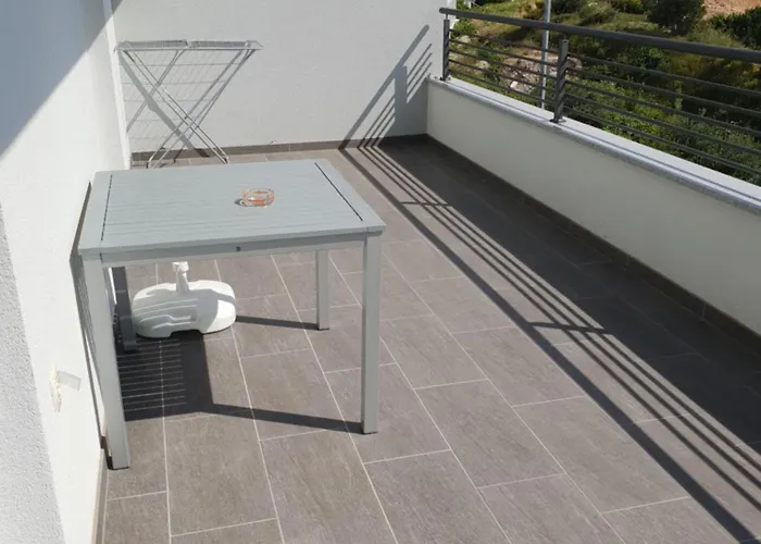 The View For The Vacation. 4+1 马卡尔斯卡